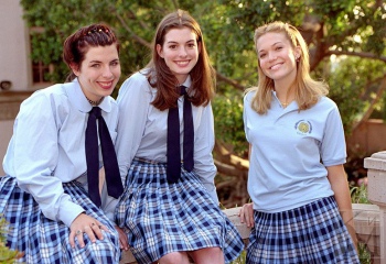 Школьные подруги: стоит ли поддерживать отношения