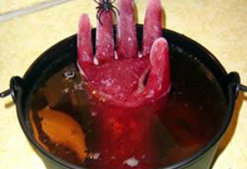 Идеи для Хэллоуина: суп с рукой