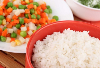 Как варить рис для салата