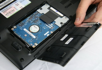 Как установить жесткий диск в ноутбук