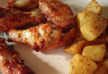 Как приготовить курицу в духовке с картофелем