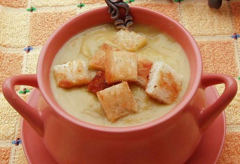 Как приготовить картофельный суп с сыром и гренками