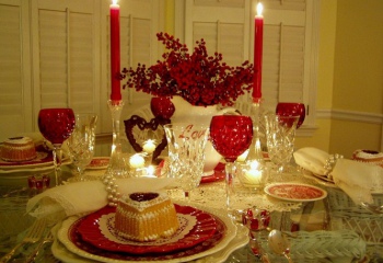 Как украсить стол к романтическому ужину