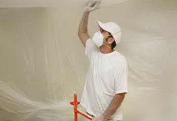 Как удалить клей с потолка