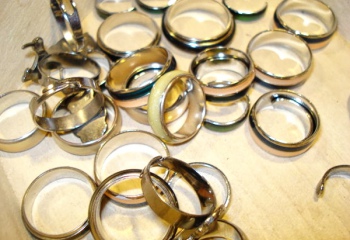Как носить золотые кольца