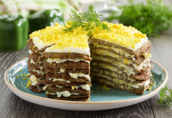Печеночный торт из говяжьей печени: пошаговые рецепты с фото для легкого приготовления