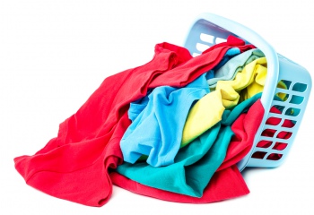 Как удалить запах на одежде и не повредить ткань