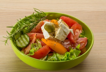 Рецепты салатов с сыром брынза и оливками
