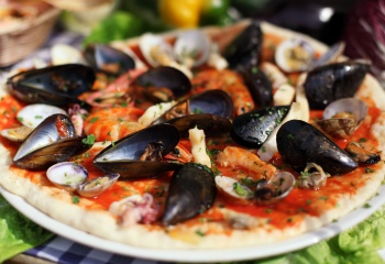 Пицца с морепродуктами - блюдо итальянской кухни