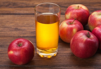 Полезные свойсвта яблочного сока. Лечение, противопоказания