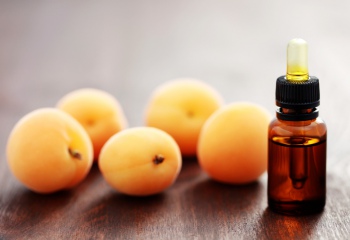 Применение абрикосового масла, его полезные свойства