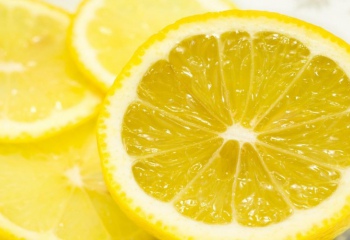 Можно ли лимонную цедру в десерте заменить лимонной кислотой
