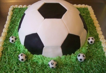 Торт «Футбольный мяч» для юных спортсменов