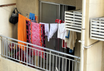 Как высушить одежду на балконе