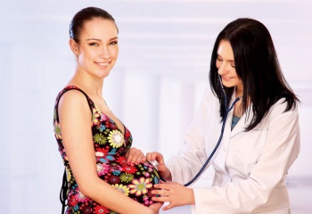 Чем опасны коричневые выделения при беременности