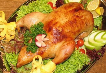Рецепты: курица в духовке с овощами, фаршированная яблоками