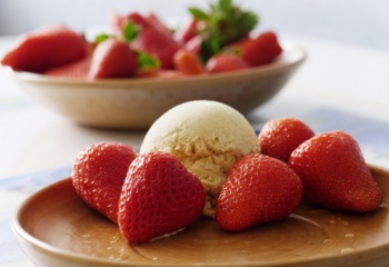 Как приготовить десерт из замороженных ягод