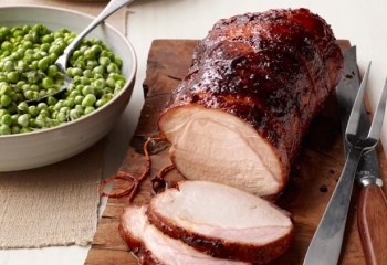 Корейка свиная — отличное блюдо к праздничному столу 