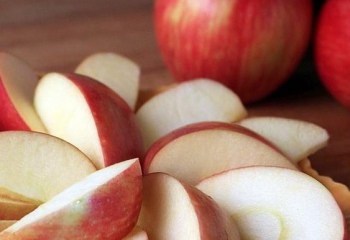 Как замораживать яблоки дольками