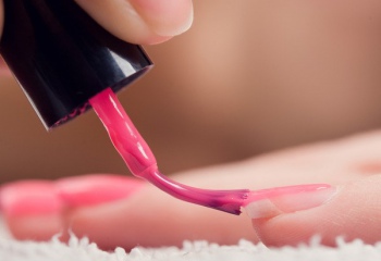 Как ровно накрасить ногти