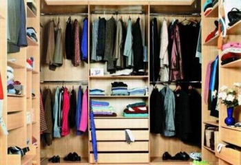 Нужно ли проветривать шкаф с одеждой
