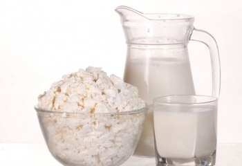 Что приготовить из прокисшего молока и творога