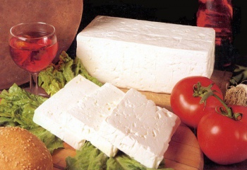 Чем полезен и вреден сыр брынза 