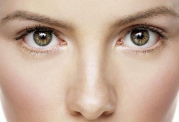 Как зрительно уменьшить ноздри с помощью макияжа