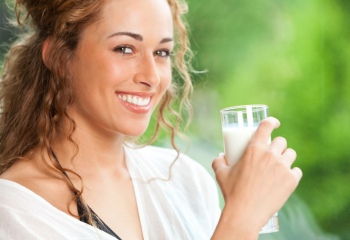 Чем полезна молочная сыворотка для лица 