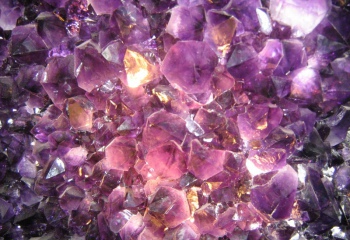 Какие камни бывают фиолетовыми