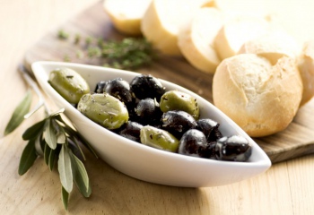 Закуски с оливками
