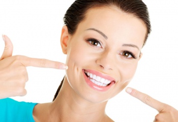 Как выбрать средство для отбеливания зубов в домашних условиях