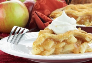 Как приготовить необычную шарлотку с яблоками