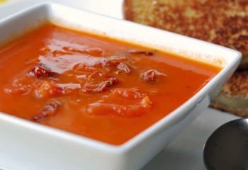 Как приготовить холодный суп из томатного сока