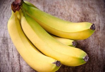 Как есть банан