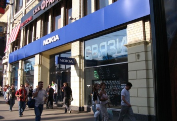 Почему Nokia закрывает все фирменные магазины в России