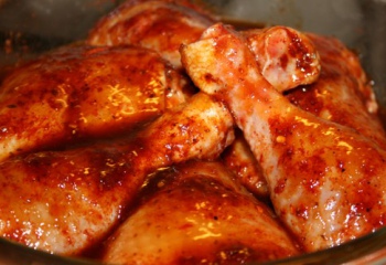 Как приготовить куриные окорочка с яблоком и медом 