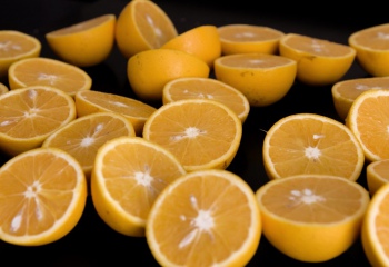 Как отстирать пятна от апельсина