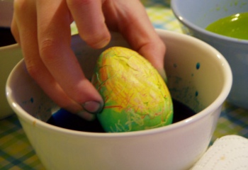 Чем раскрасить яйца к Пасхе
