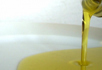 Как использовать оливковое масло для волос