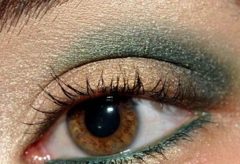 Как красить каре-зеленые глаза