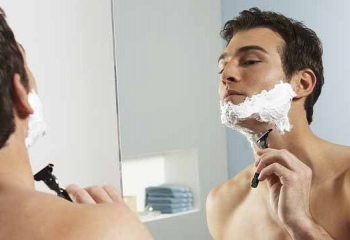 Как избавиться от прыщей после бритья
