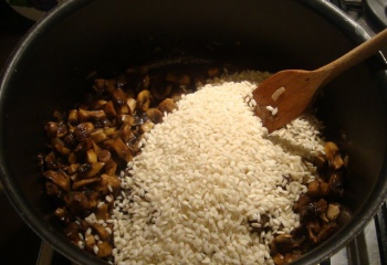 Как приготовить рис в сковороде