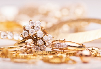 Как носить золотые кольца 