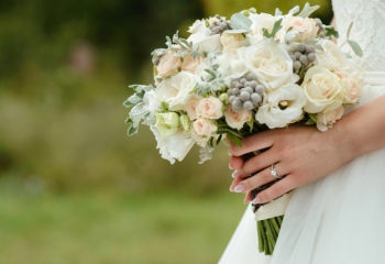 Свадебные цветы: приметы о букете невесты