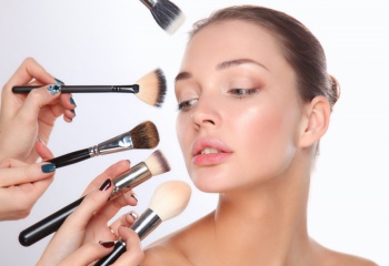 Как чистить кисти для макияжа