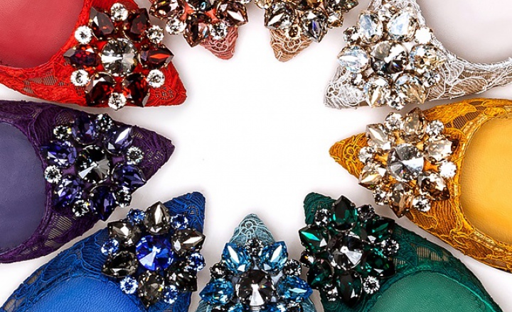 Кружевная радуга: капсульная коллекция разноцветных лодочек Dolce & Gabbana