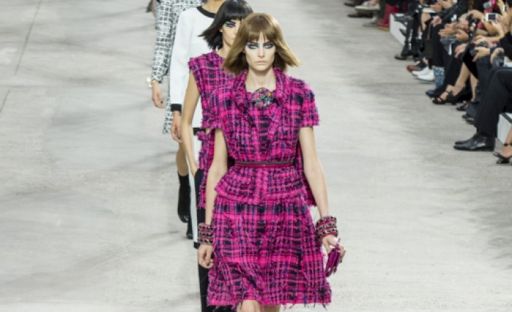 Лагерфельд взялся за краски: Chanel весна-лето 2014