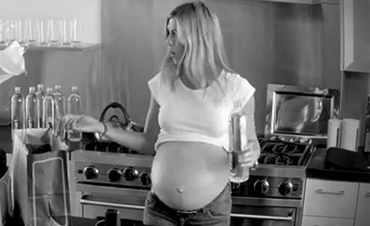 Дженнифер Энистон на 7 месяце беременности (шок, видео!)