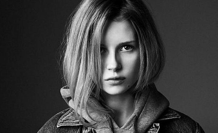 По стопам сестры: новая Мосс в рекламе Calvin Klein Jeans 
